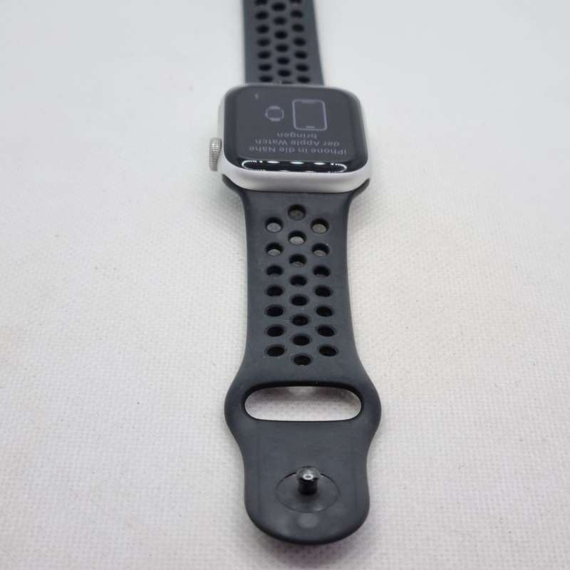 Apple Watch Series 4 40mm GPS Only Silver (3 Month Warranty)  With Black Nike Straps