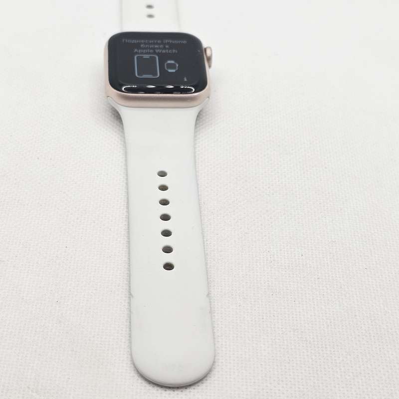 Apple Watch Series 4 40mm GPS Only Cracked Screen Rose Gold  With White Straps