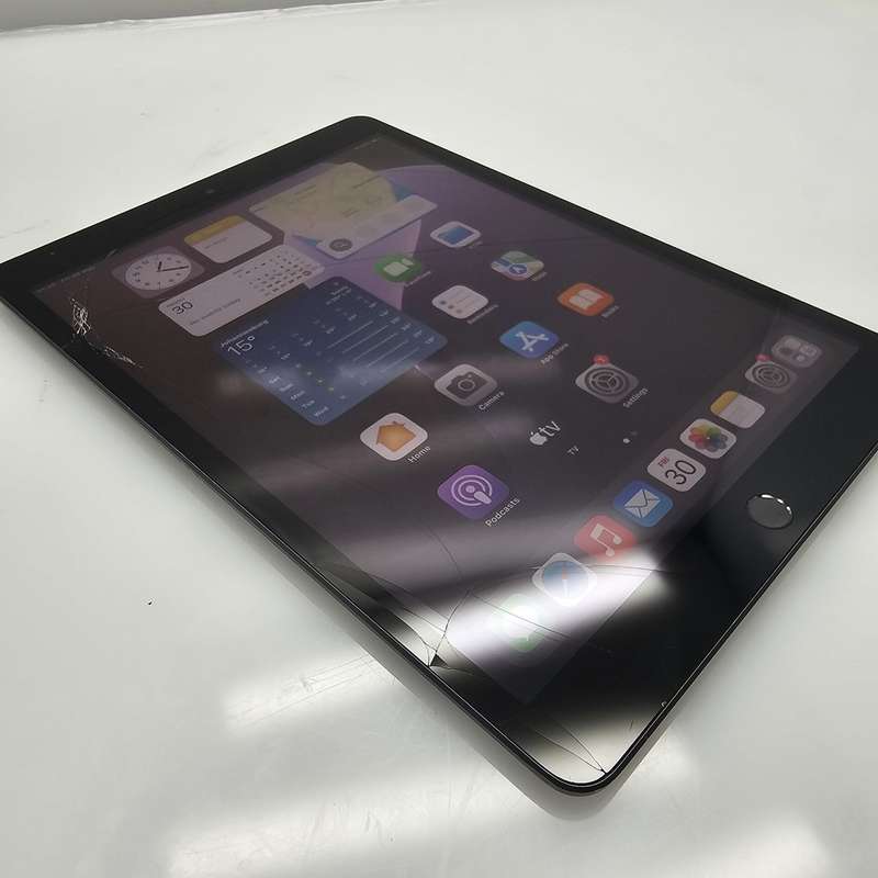 iPad 10.2 9th Gen (WiFi Only) 64GB Cracked Screen Space Gray