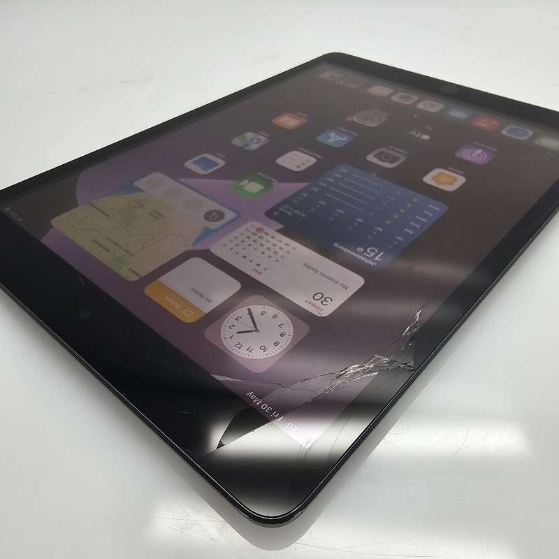 iPad 10.2 9th Gen (WiFi Only) 64GB Cracked Screen Space Gray