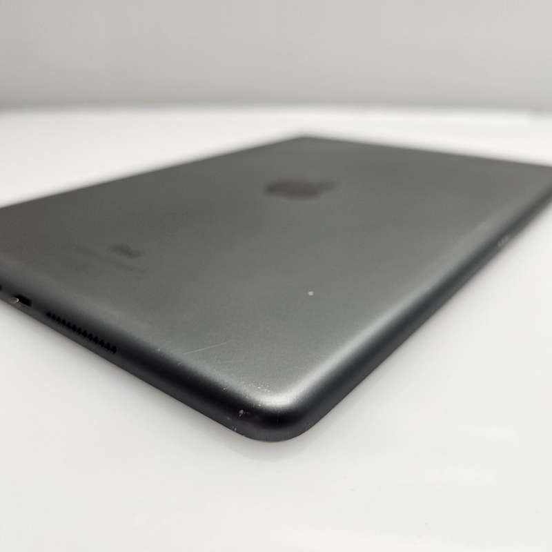 iPad 10.2 9th Gen (WiFi Only) 64GB Cracked Screen Space Gray