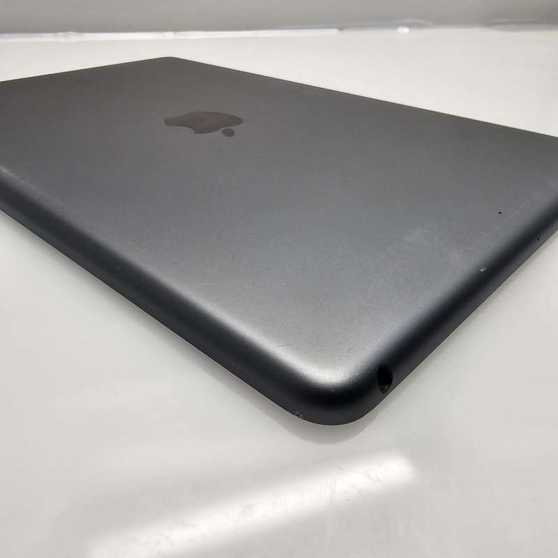 iPad 10.2 9th Gen (WiFi Only) 64GB Cracked Screen Space Gray