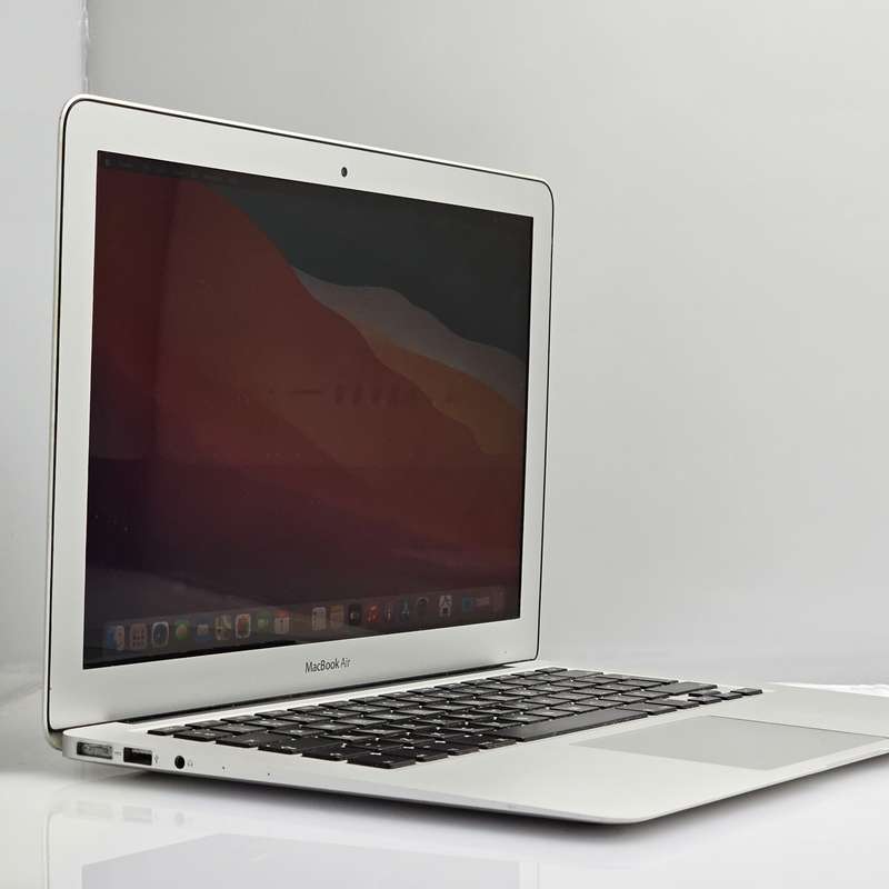 MacBook Air Core i5 13-Inch 1.6 GHz (Mid-2011) 8GB RAM 128GB SSD Faulty Battery And Bright ...