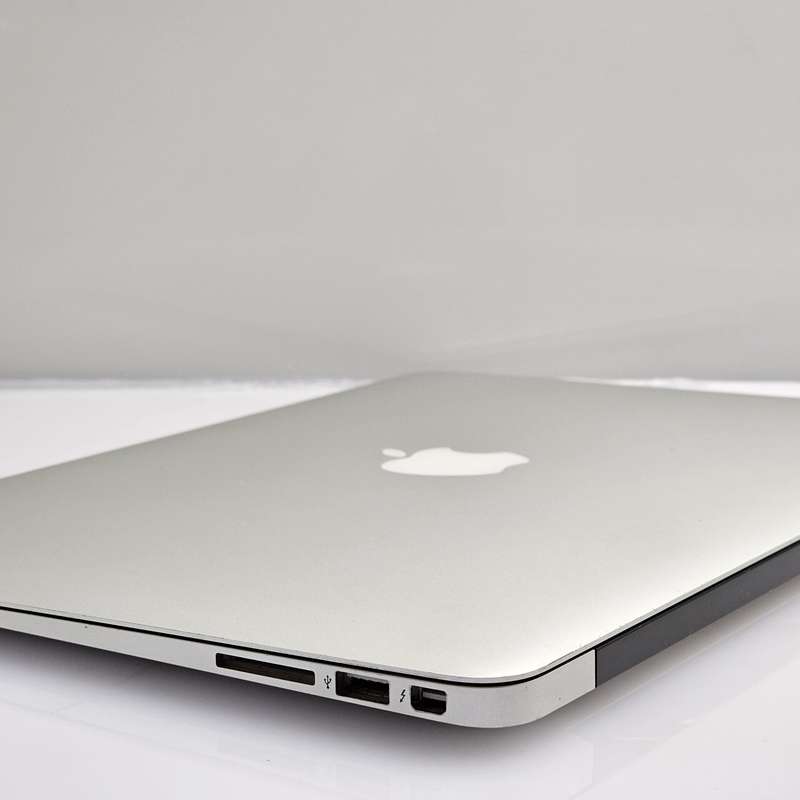 MacBook Air Core i5 13-Inch 1.6 GHz (Mid-2011) 8GB RAM 128GB SSD Faulty Battery And Bright ...