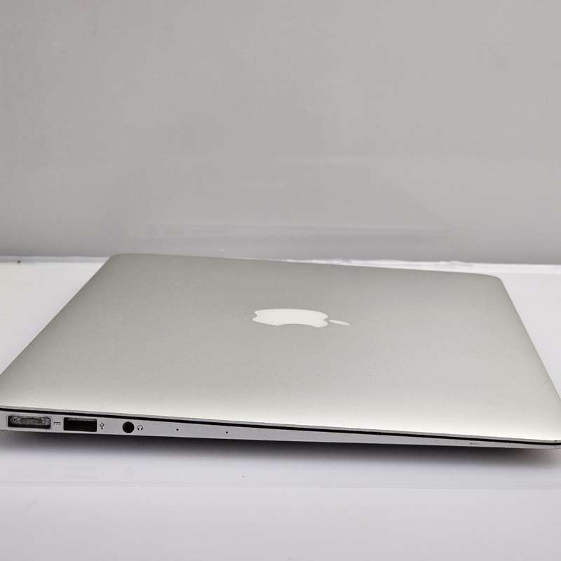 MacBook Air Core i5 13-Inch 1.6 GHz (Mid-2011) 8GB RAM 128GB SSD Faulty Battery And Bright ...