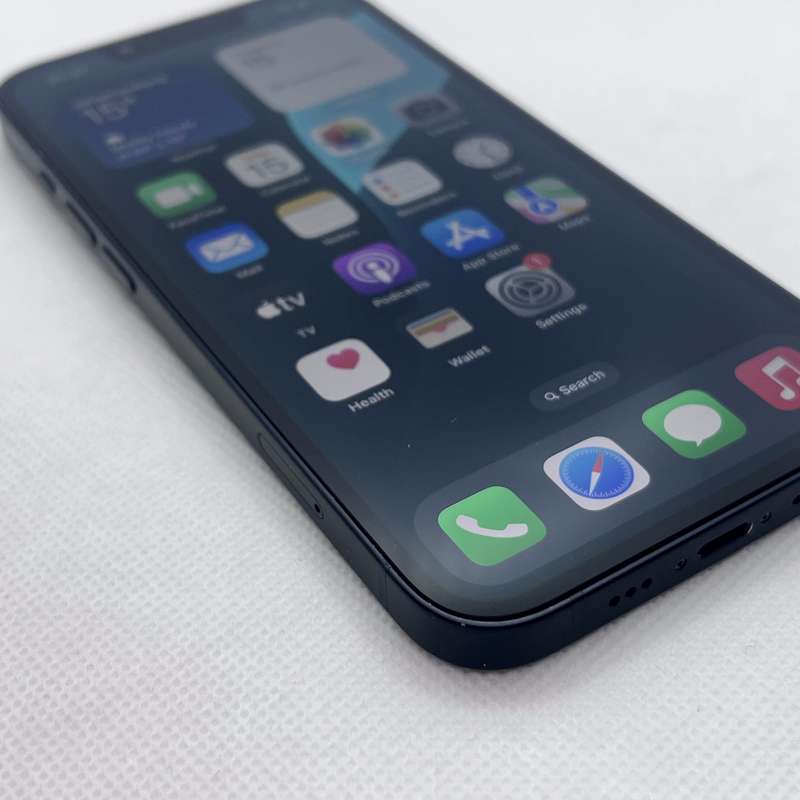 iPhone 13 128GB Midnight (6 Month Warranty) + Screen Protector Bundle Value: R200