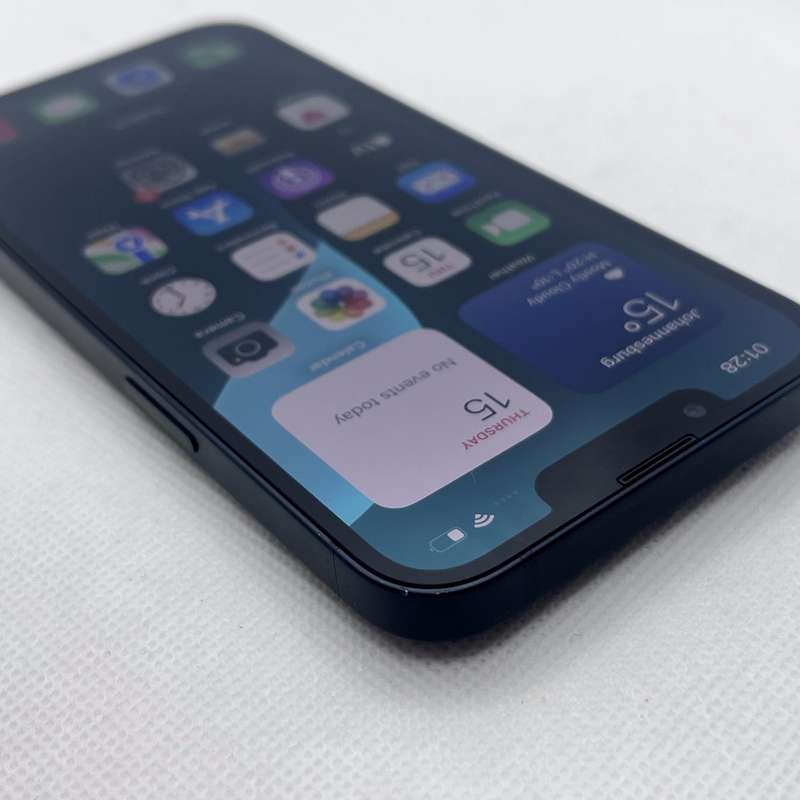 iPhone 13 128GB Midnight (6 Month Warranty) + Screen Protector Bundle Value: R200