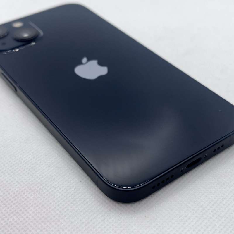 iPhone 13 128GB Midnight (6 Month Warranty) + Screen Protector Bundle Value: R200