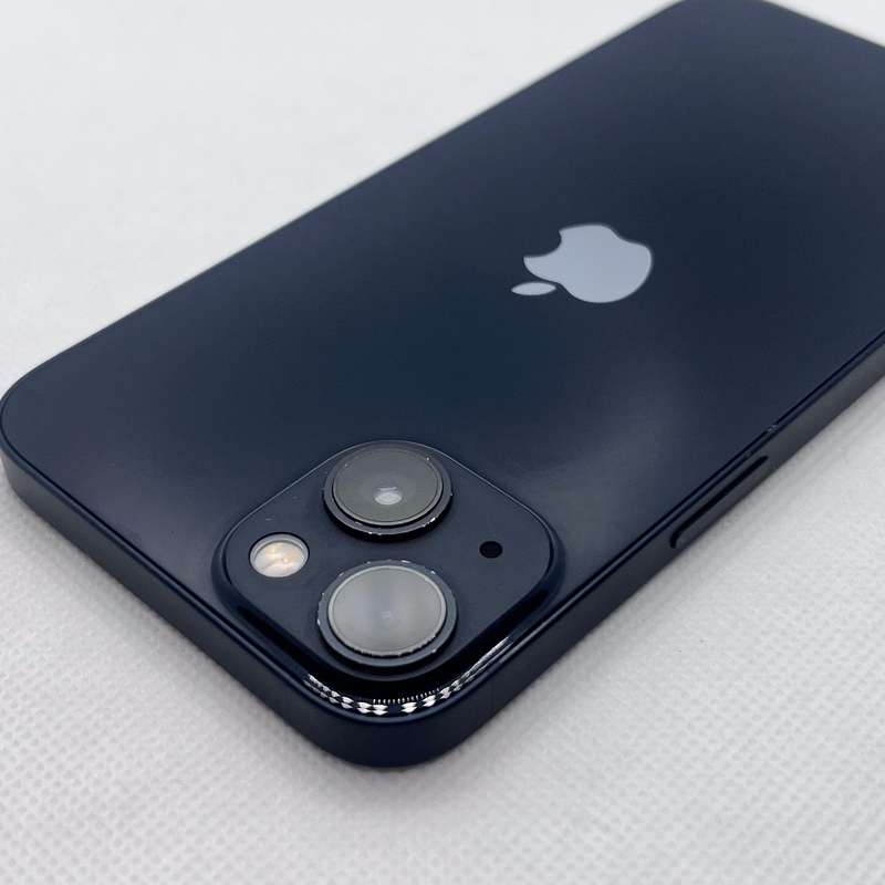 iPhone 13 128GB Midnight (6 Month Warranty) + Screen Protector Bundle Value: R200