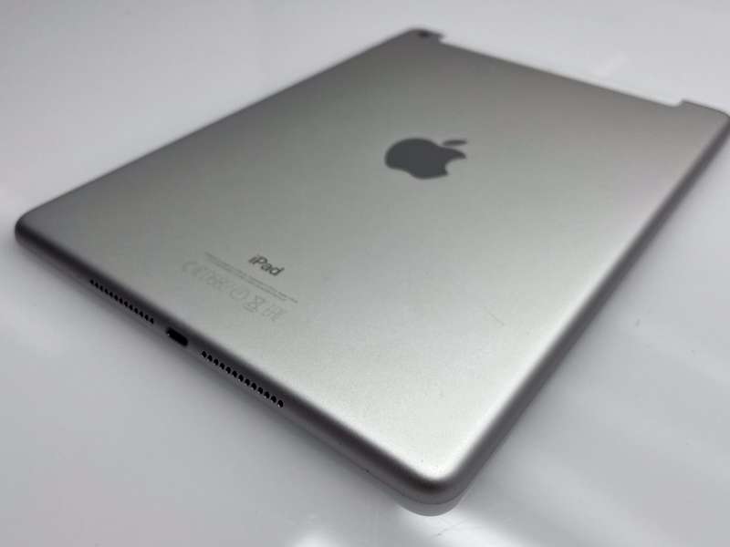 iPad 9.7" 5th Gen 32GB (Wifi/ Cellular) White (3 Month Warranty)