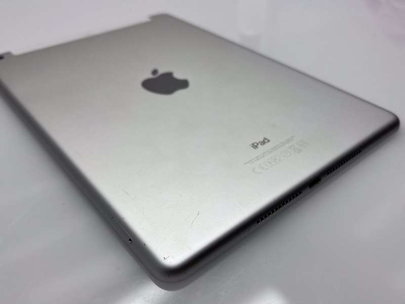 iPad 9.7" 5th Gen 32GB (Wifi/ Cellular) White (3 Month Warranty)