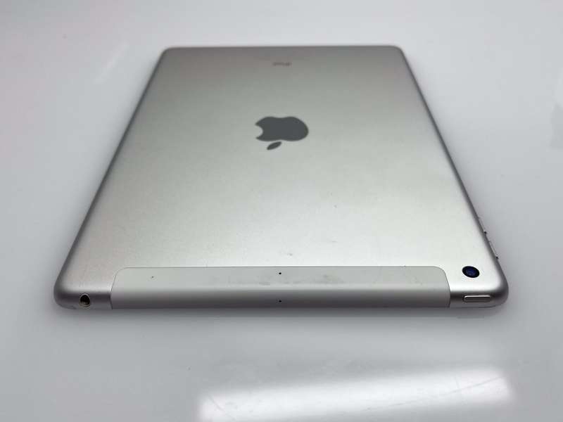 iPad 9.7" 5th Gen 32GB (Wifi/ Cellular) White (3 Month Warranty)