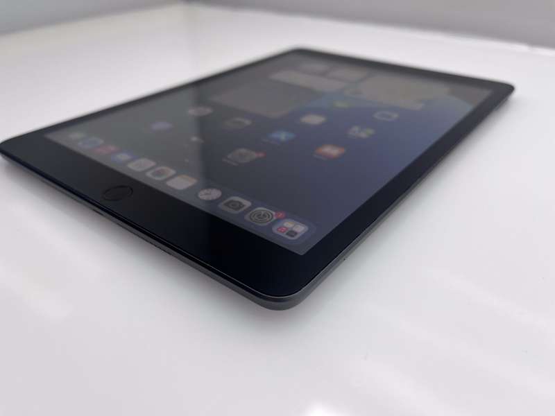 iPad 10.2" 8th Gen 32GB (Wifi only) No Touch ID| LCD Spots Space Grey (3 Month Warranty)