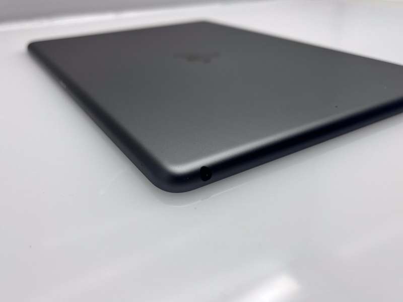 iPad 10.2" 8th Gen 32GB (Wifi only) No Touch ID| LCD Spots Space Grey (3 Month Warranty)