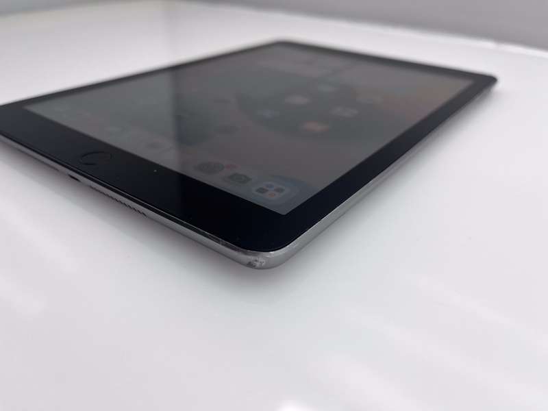iPad 9.7" 6th Gen 32GB (Wifi/Cellular) No Touch ID Space Grey (3 Month Warranty)