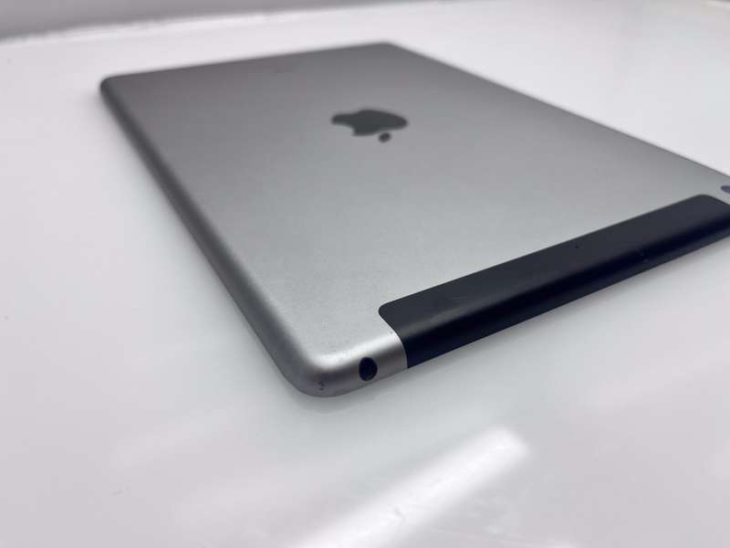 iPad 9.7" 6th Gen 32GB (Wifi/Cellular) No Touch ID Space Grey (3 Month Warranty)