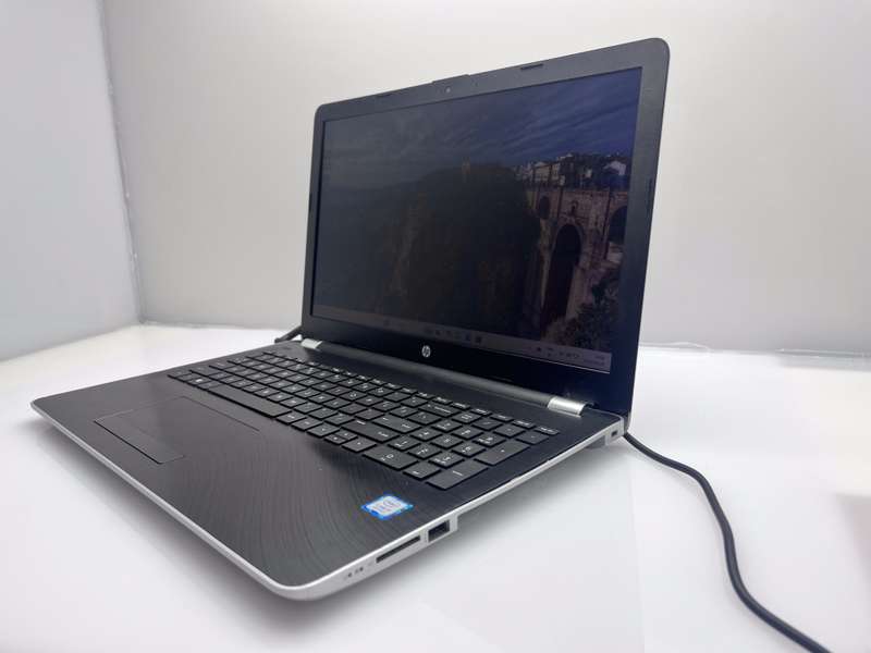 HP 15-bs105ni "Core i5" 8th Gen 8GB RAM 256GB Sata SSD Faulty Battery Silver