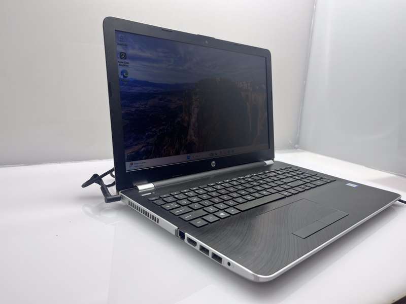 HP 15-bs105ni "Core i5" 8th Gen 8GB RAM 256GB Sata SSD Faulty Battery Silver