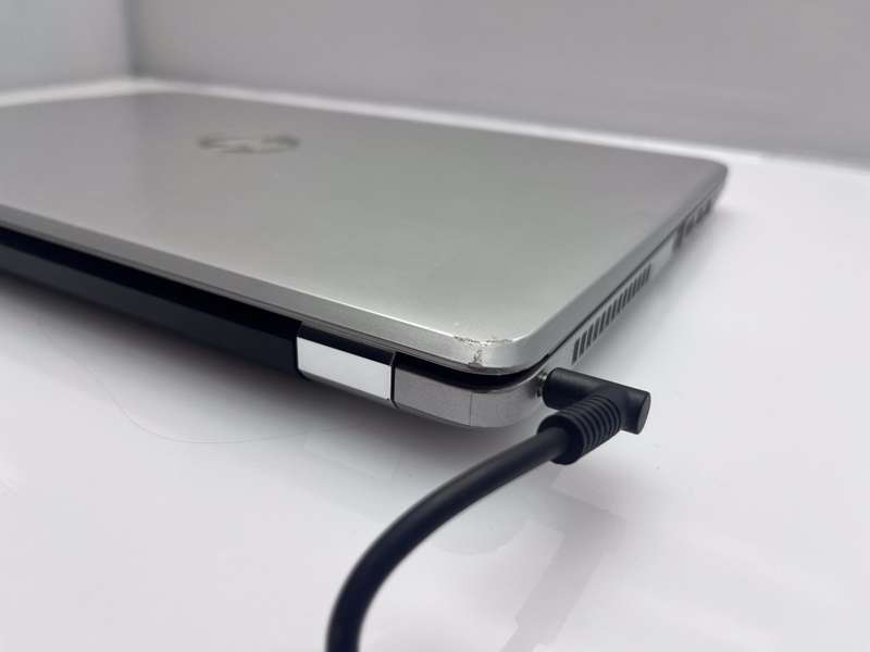HP 15-bs105ni "Core i5" 8th Gen 8GB RAM 256GB Sata SSD Faulty Battery Silver