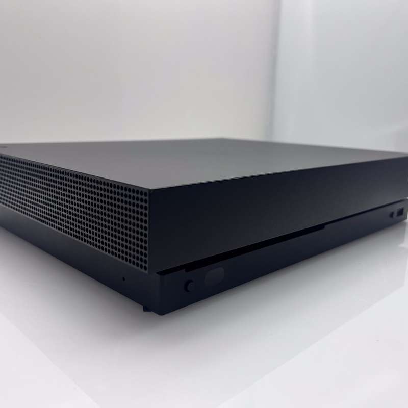 Xbox One X 1TB Black + HDMI Cable + Power Cable + 1 Controller