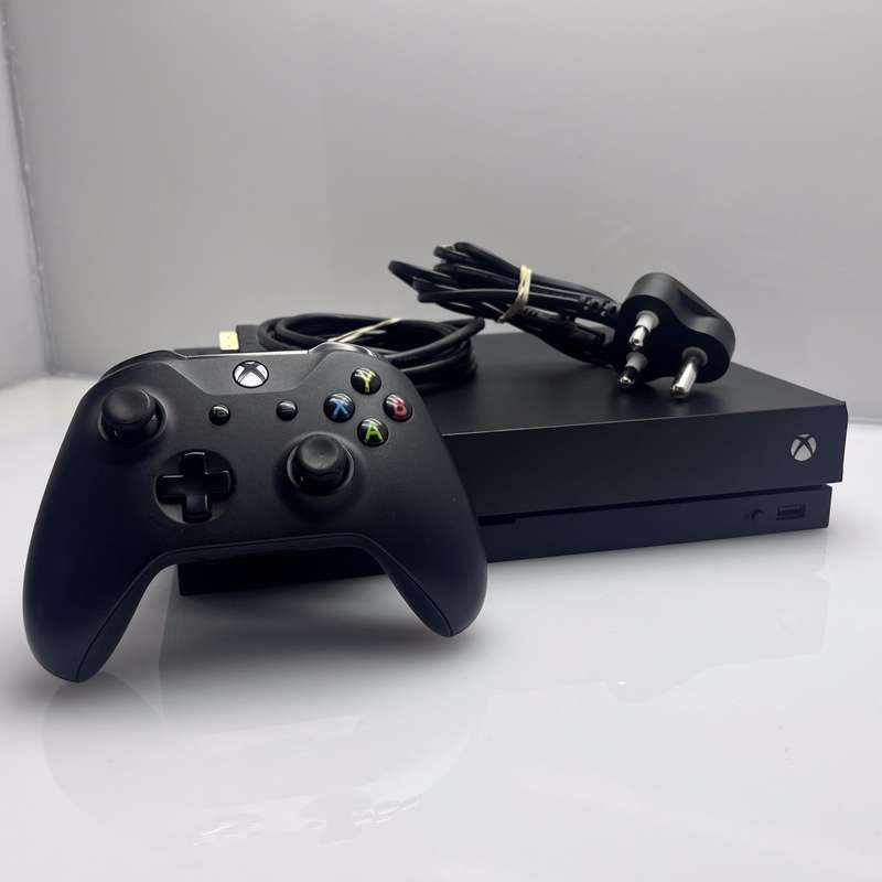 Xbox One X 1TB Black + HDMI Cable + Power Cable + 1 Controller