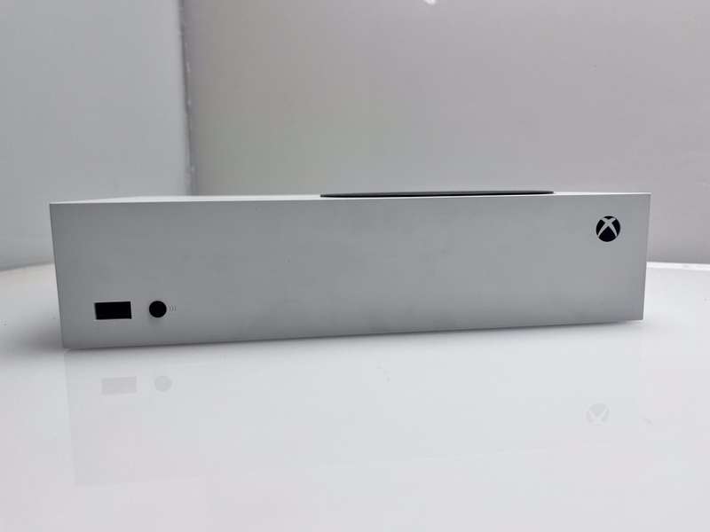Xbox Series S 500GB White + HDMI Cable + Power Cable  + Controller (3 Month Warranty)