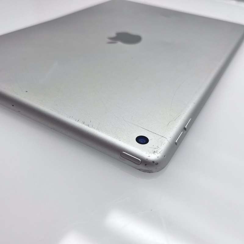 iPad 10.2" 7th Gen 32GB (Wifi Only) No Touch ID| Bent Casing| LCD Damage Silver