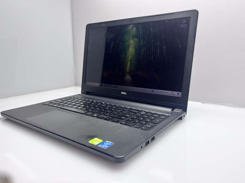 Dell Inspiron 15 "Core i7" 8GB DDR2 RAM 512GB SSD Black