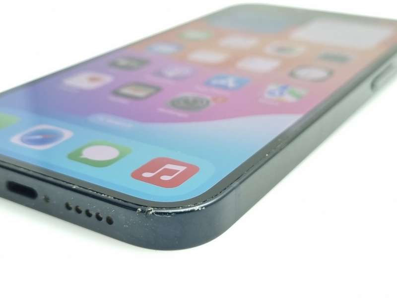 iPhone 13 128GB Midnight (6 Month Warranty) + Screen Protector Bundle Value: R200