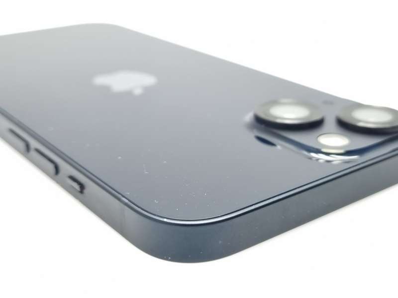 iPhone 13 128GB Midnight (6 Month Warranty) + Screen Protector Bundle Value: R200
