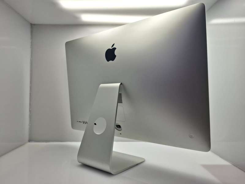 iMac 27-Inch Core i5 3.2GHz (Retina 5K, Late 2015) 20GB RAM 1TB SSD Chipped Screen Silver (...