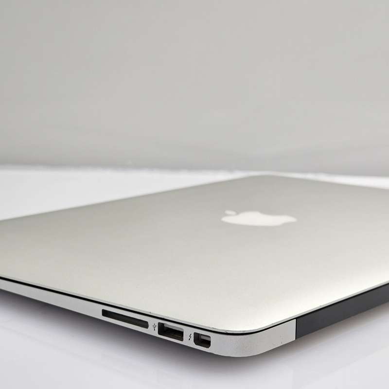 MacBook Air Core i5 13-Inch 1.8GHz (2017) 8GB RAM 128GB SSD Faulty Battery Silver
