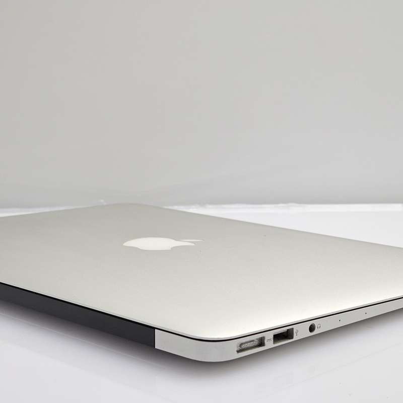 MacBook Air Core i5 13-Inch 1.8GHz (2017) 8GB RAM 128GB SSD Faulty Battery Silver