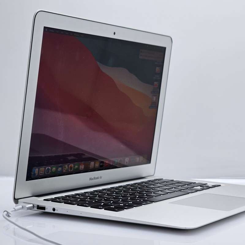 MacBook Air Core i5 13-Inch 1.8GHz (2017) 8GB RAM 128GB SSD Faulty Battery Silver