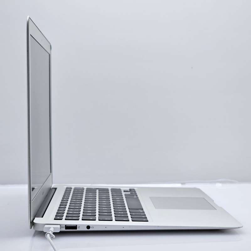 MacBook Air Core i5 13-Inch 1.8GHz (2017) 8GB RAM 128GB SSD Faulty Battery Silver