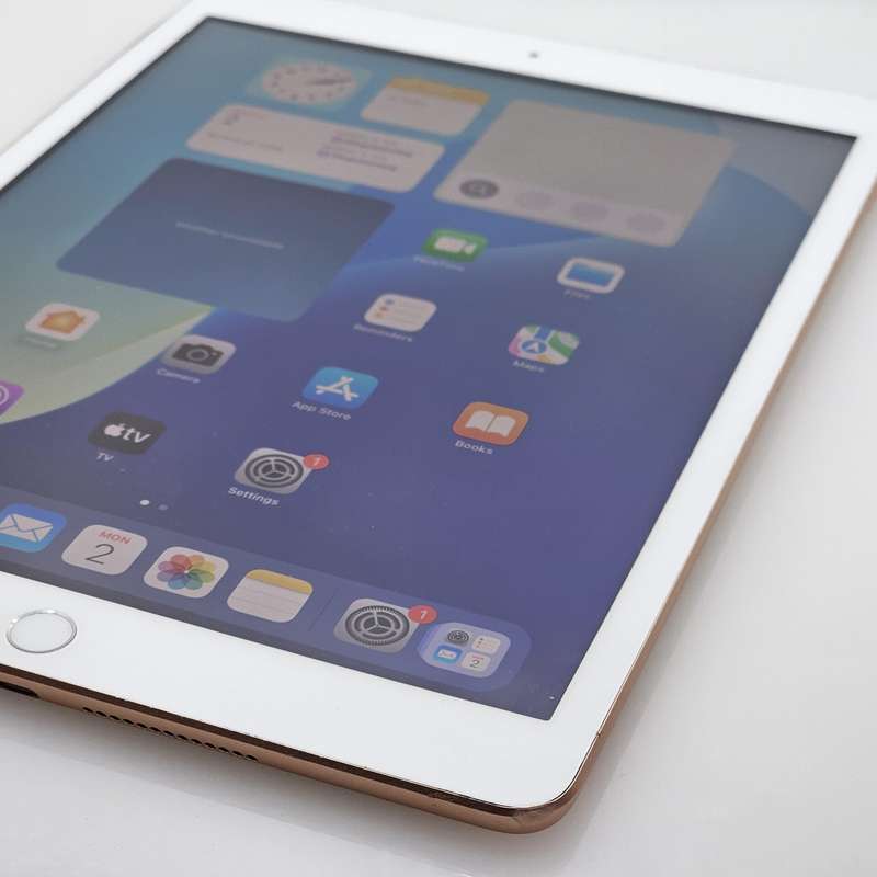 iPad 10.2 8th Gen 32GB (Wifi Only) No Touch ID And Bright Spots Rose Gold