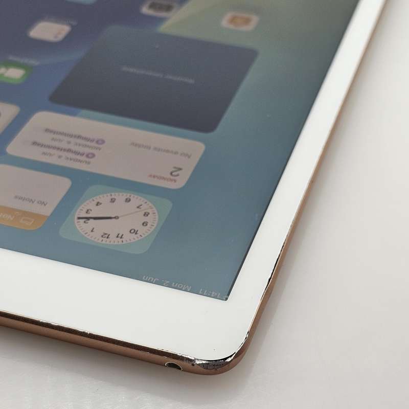 iPad 10.2 8th Gen 32GB (Wifi Only) No Touch ID And Bright Spots Rose Gold