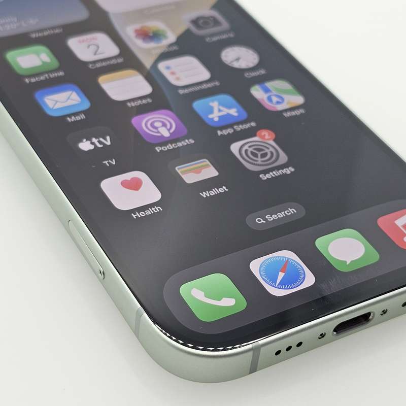 iPhone 15 128GB Green (12 Month Warranty) + Screen Protector Bundle Value: R200