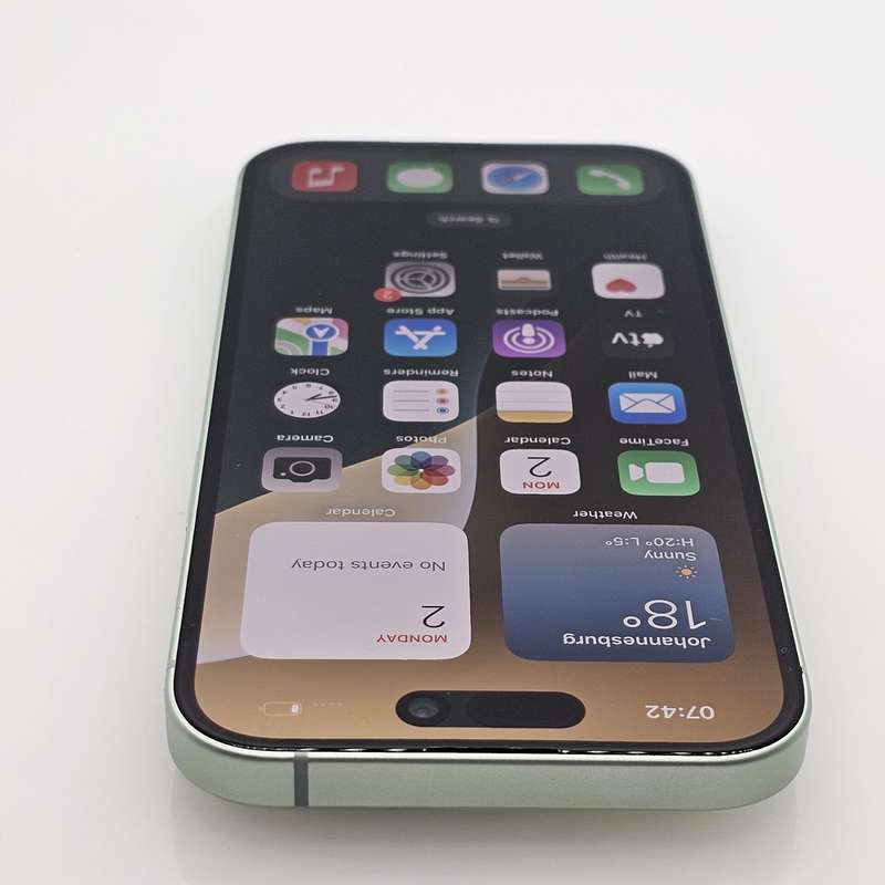 iPhone 15 128GB Green (12 Month Warranty) + Screen Protector Bundle Value: R200