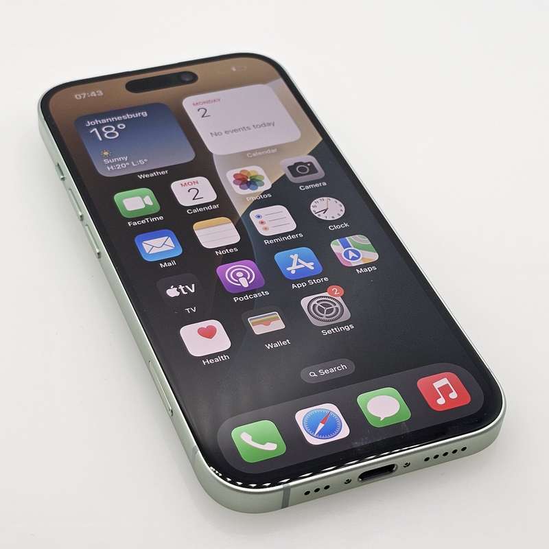 iPhone 15 128GB Green (12 Month Warranty) + Screen Protector Bundle Value: R200