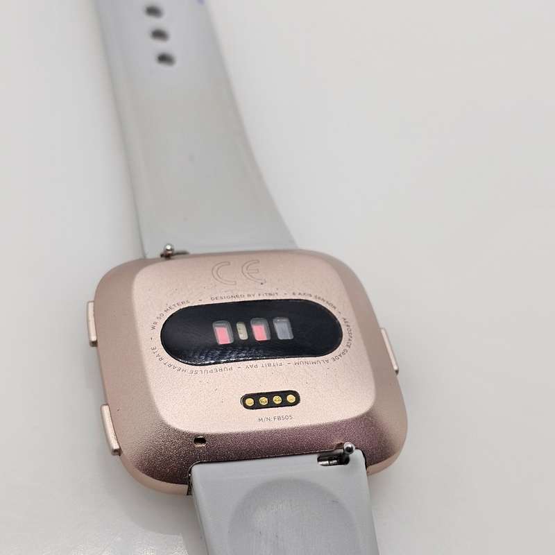 Fitbit Versa Pink - With Silver Straps