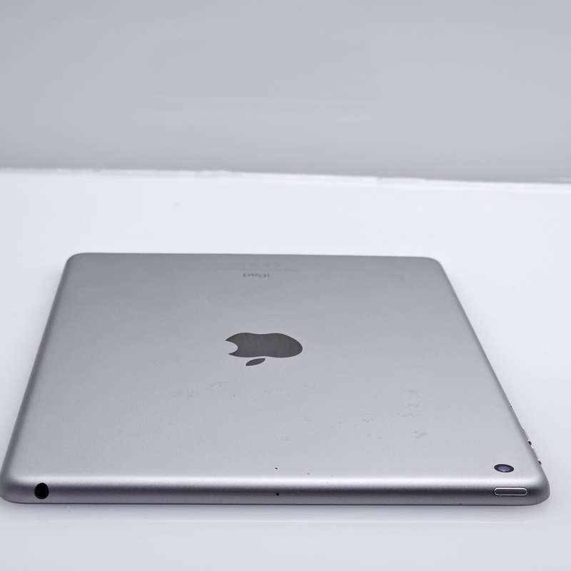 iPad 9.7" 6th Gen 32GB (WiFi Only) Cracked Screen Space Gray