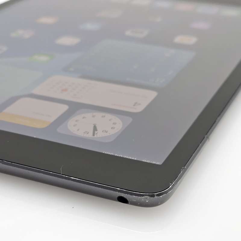 iPad 10.2" 7th Gen 32GB (Wifi Only) No Touch ID And Bright Spots Space Gray