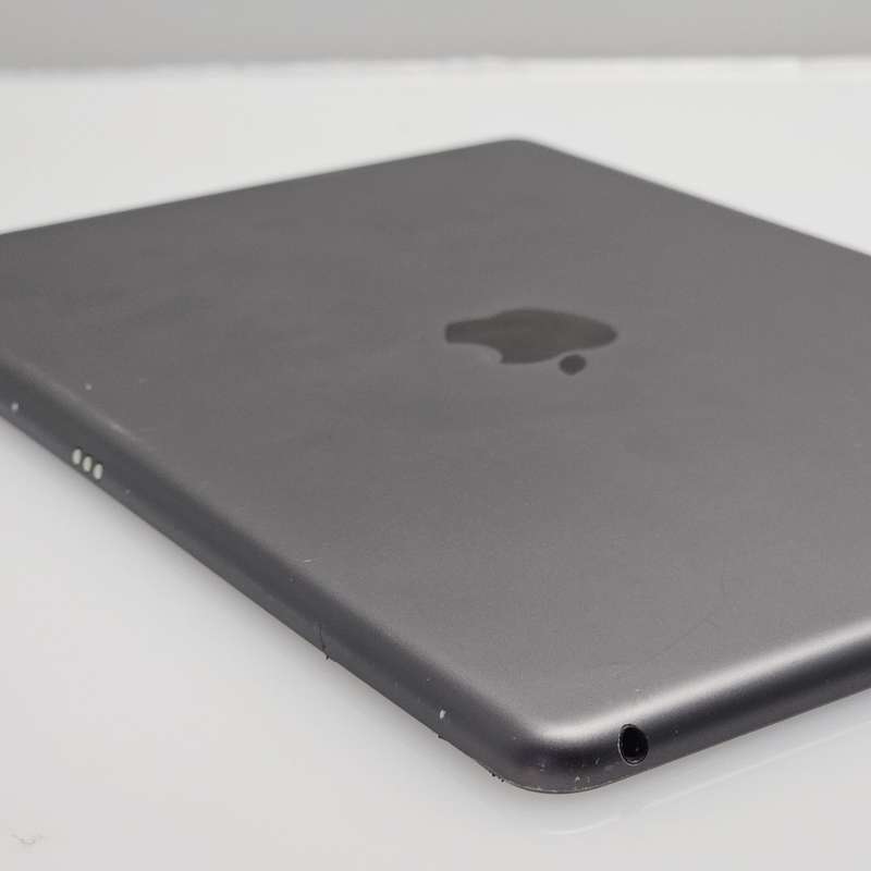 iPad 10.2" 7th Gen 32GB (Wifi Only) No Touch ID And Bright Spots Space Gray