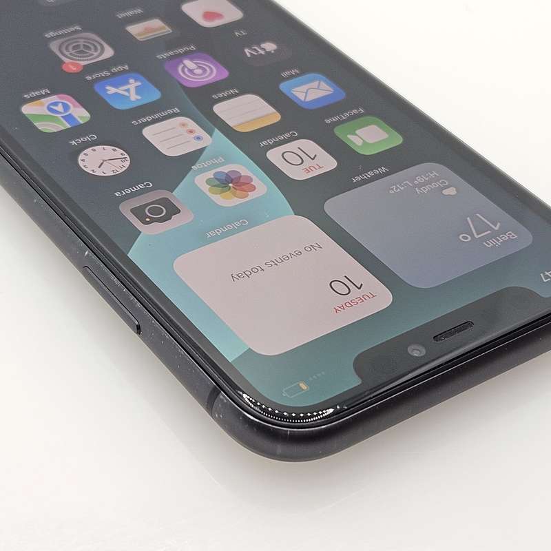 iPhone 11 64GB Black (6 Month Warranty)