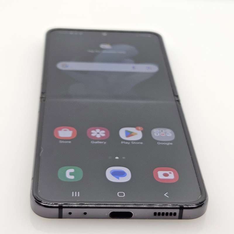 Samsung Galaxy Z Flip 4 256GB Graphite (6 Month Warranty)