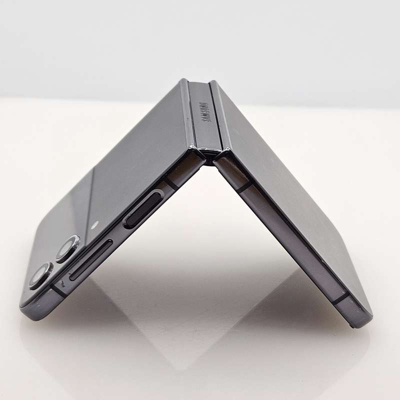 Samsung Galaxy Z Flip 4 256GB Graphite (6 Month Warranty)