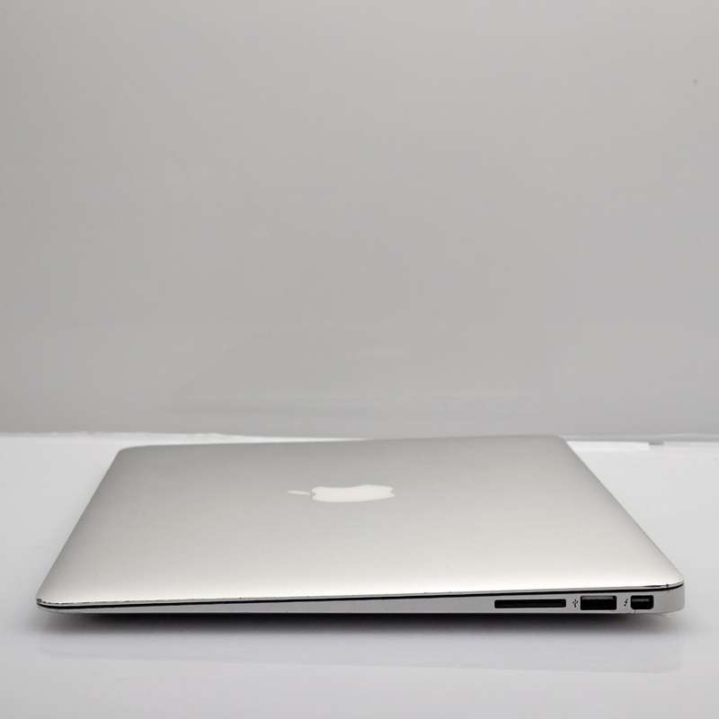 MacBook Air 13-Inch Core i5 1.60GHz 8GB RAM 128GB SSD (Early 2015) Bright Spots Silver
