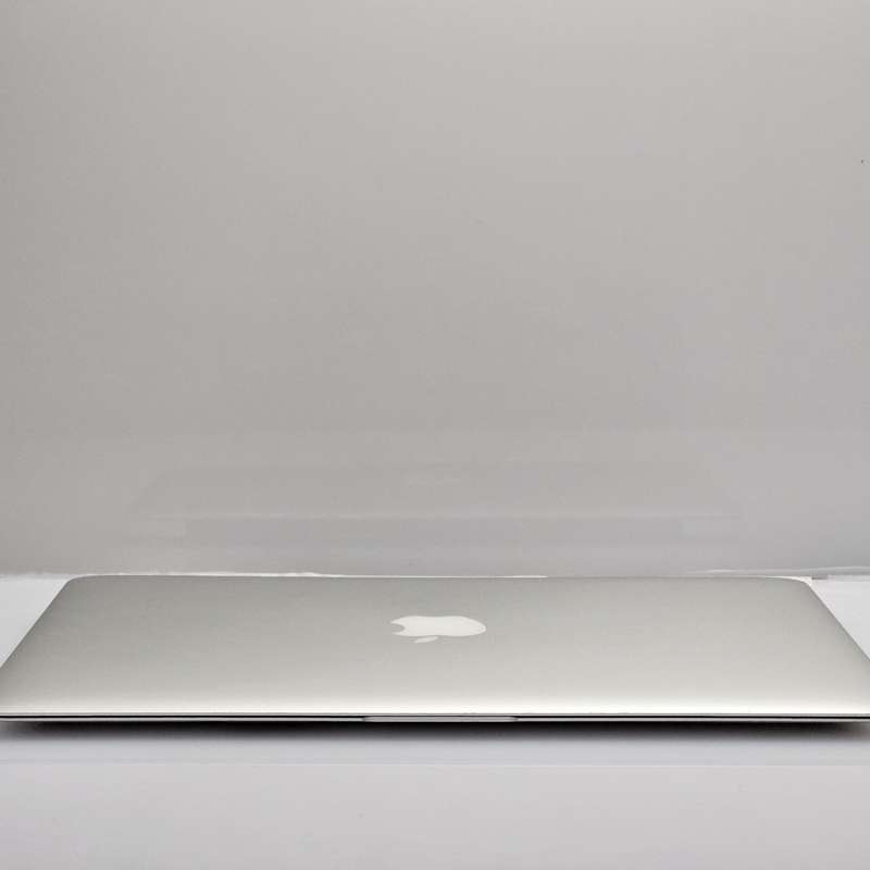 MacBook Air 13-Inch Core i5 1.60GHz 8GB RAM 128GB SSD (Early 2015) Bright Spots Silver