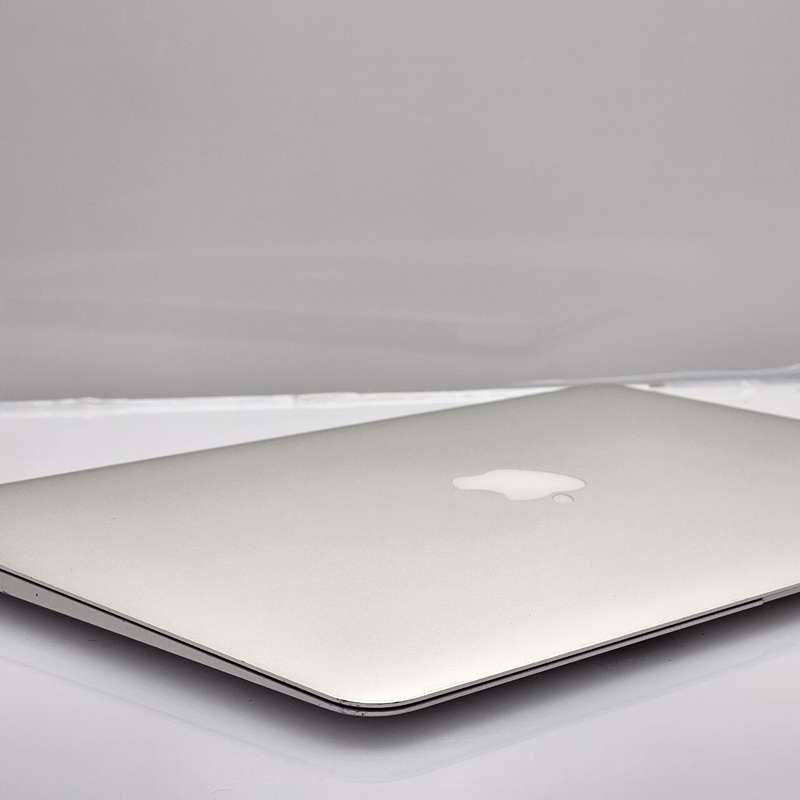 MacBook Air 13-Inch Core i5 1.60GHz 8GB RAM 128GB SSD (Early 2015) Bright Spots Silver
